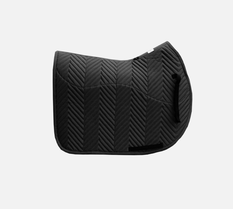 Alpaca_Saddlepad_Jumping_black_Menetics-scaled-1-768x691