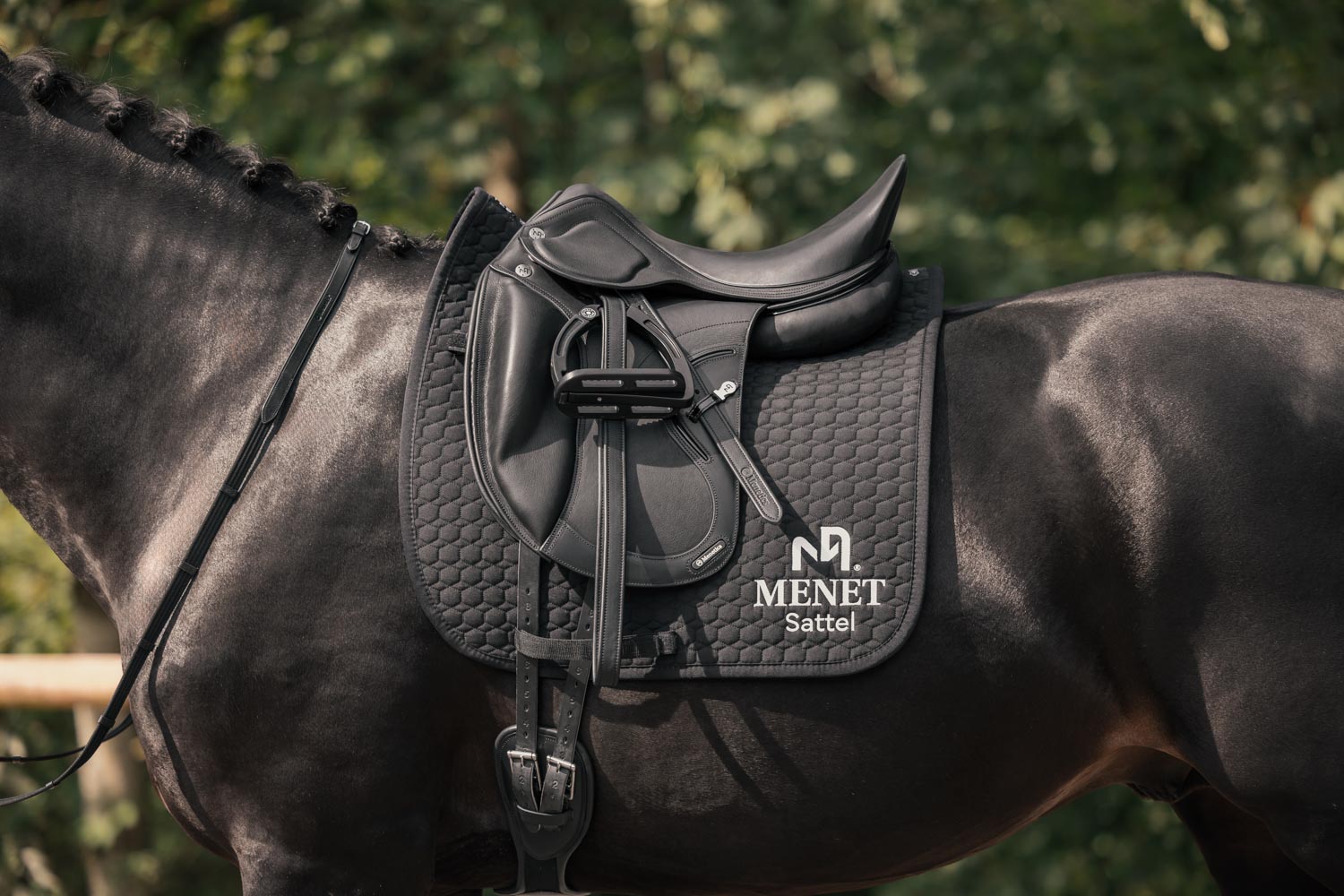 Menetics_Saddles_Dressur_12