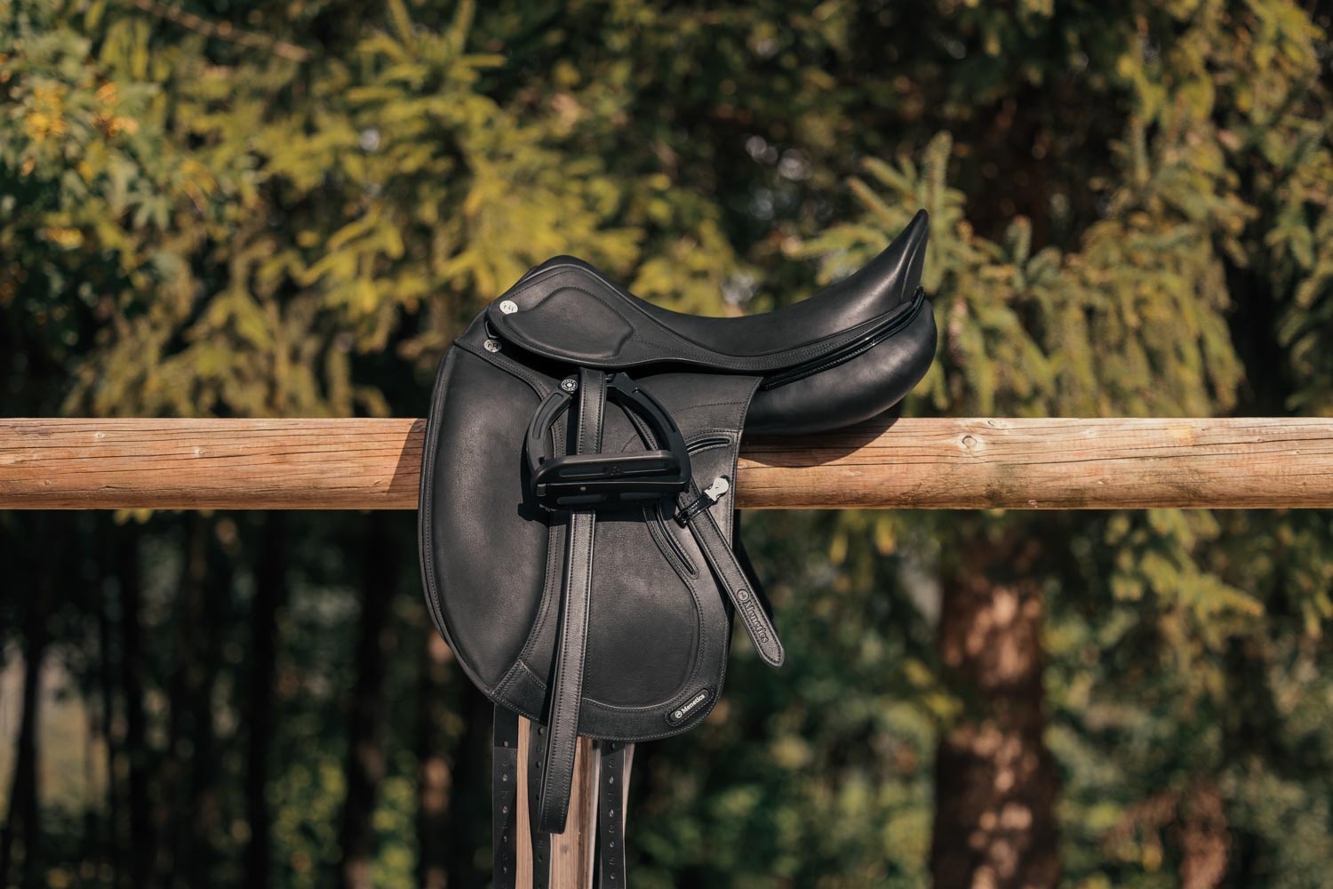 Menetics_Saddles_Dressur_3